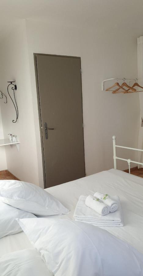 Auberge le lupin blanc Revest-des-Brousses Extérieur photo