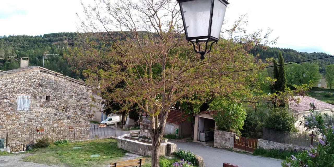 Auberge le lupin blanc Revest-des-Brousses Extérieur photo